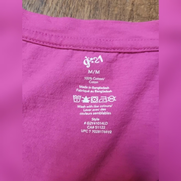 G21 v-neck t-shirt - Picture 2 of 6